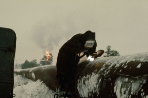 Sovětský svářeč na plynovodu (ilustrační foto).