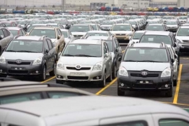 Prodej automobilů v Evropě od nového roku klesl až o 16 procent.