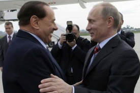 Vladimir Putin a jeho italský protějšek Silvio Berlusconi.