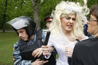 Pochod rozehnala policie, v Moskvě je finále Eurovize.