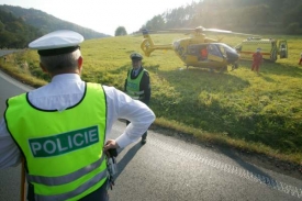 Při dopravní nehodě na Českokrumlovsku zasahoval i vrtulník.