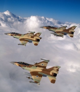 Plně vyzbrojené izraelské F-16.