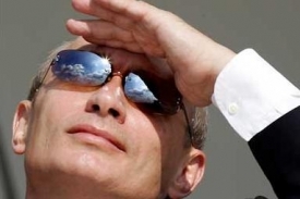 Putin hledí ke hvězdám.