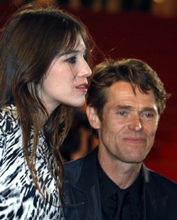 Představitelé hlavních hrdinů Charlotte Gainsbourgová a Willem Dafoe.