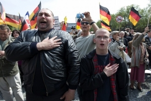 Demonstrace pravicových radikálů v Kolíně nad Rýnem.