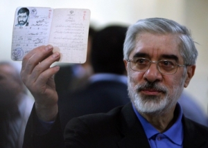 Musáví, jeden z Ahmadínežádových rivalů.