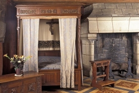Typ středověkého nábytku ovlivnil způsob vytápění.
