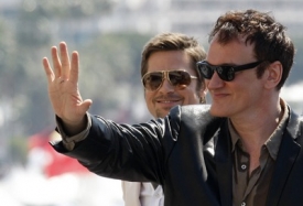 Brad Pitt a Quentin Tarantino v Cannes.