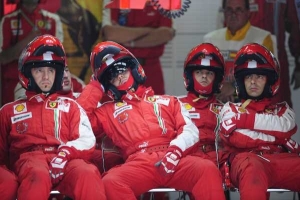 Mechanici stáje F1 Ferrari.