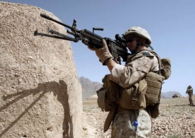 Voják USA v provincii Faráh. Pod palbou vlastní munice?