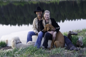 Patrick Swayze se ženou na rančui v Novém Mexiku 13. května.