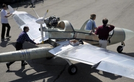 Experimentální letoun má kabinu, i když umí letět bez pilota.