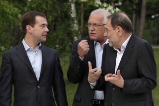 Medveděv, Klaus a Solana na chabarovském summitu.