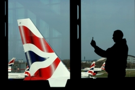 Britské aerolinky v problémech. Zkrátka mají přijít i manažeři.
