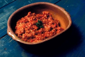 Ajvar, makedonská specialita ze sladké papriky a česneku.