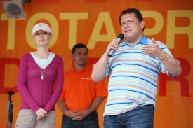 Manželka předsedy ČSSD Petra Paroubková na mítinku v Kladně.