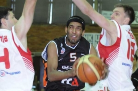 Basketbalisté Nymburka vykročili do finále výhrou.