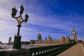 Sídlo britského parlamentu.