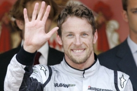 Jenson Button se raduje z monackého triumfu.