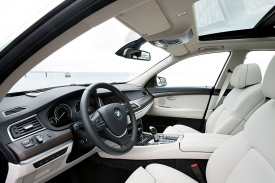 Kvalita kabiny by se měla blížit BMW řady 7.