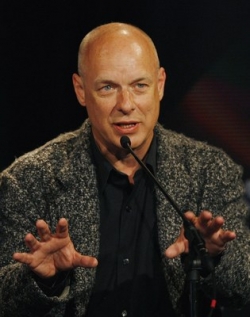 Mnohostranný umělec Brian Eno.