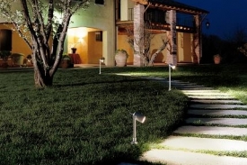 Zahradní osvětlení z Itálie prodává firma Fanexim.
