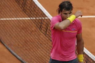 Rafael Nadal už to ví: pátý titul na French Open v řadě nezíská.