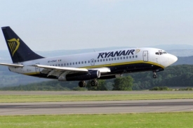 Ryanair sází především na levné letenky.
