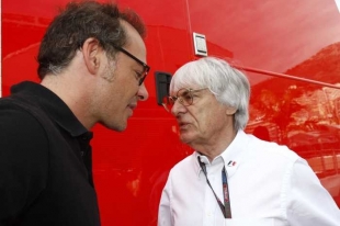 Jacques Villeneuve (vlevo) a promotér formule 1 Bernie Ecclestone.