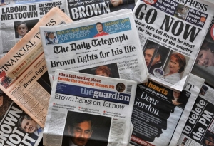 Britské deníky: Brown se sotva drží.