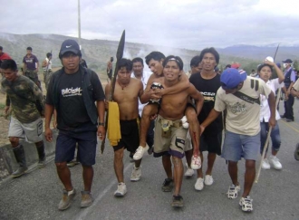 Rozzlobení domorodci v provincii Bagua pozvedli zbraně.
