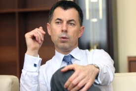 Ministr dopravy Gustáv Slamečka chce šetřit třeba při stavbě dálnic.