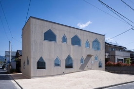 Rodinný dům pro tři navrhl architekt Makoto Tanijiri.