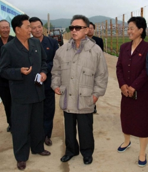 Kim Čong-il si sankcemi Rady bezpečnosti OSN hlavu neláme a hrozí dál.
