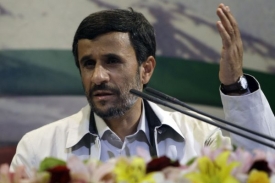 Ahmadínežád získal 62,6 procenta hlasů a byl zvolen už v prvním kole.
