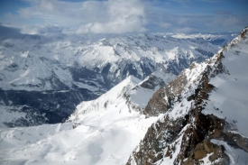 Horolezec spadl z 80 metrů v rakouských Alpách.
