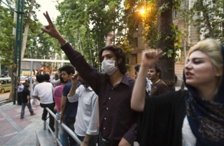 Protesty proti Ahmadínežádovi se pod tlakem rozpadají na menší akce.