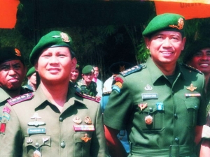 Prabowo (vlevo) a jeho zelené barety na Východním Timoru.