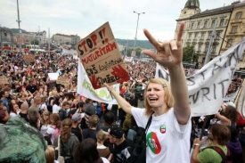 V Praze demonstrovalo 7000 studentů.