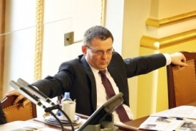Lubomír Zaorálek (ČSSD chce zpřísnit pravidla pro asistenty poslanců.