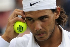 Bolavá kolena znemožnila Rafaelu Nadalovi účast ve Wimbledonu.