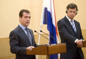Medvedev na tiskové konferenci v Amsterdamu.