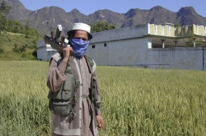 Bojovník Talibanu v pákistánské provincii Bunír.