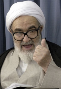 Proti Chameneímu se postavil i ajjatoláh Montazerí.