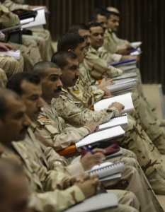 Vzdělávací kurz pro irácké vojáky na americké základně.