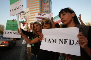 Američanky íránského původu protestují v Los Angeles.