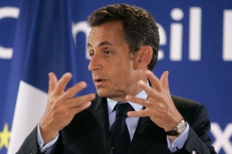 Sarkozy nezapomíná na ty, jež nezapomínají na něj.