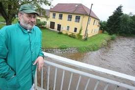 Strunkovice nad Blanicí - Jaroslav Štepánek si s vodou užil svoje.