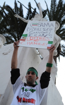 Demonstranti v Los Angeles chtějí, aby Obama podpořil opozici v Íránu.