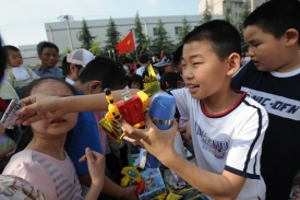 Číňané jsou pro děti ochotni obětovat téměř vše. Kromě růstu.